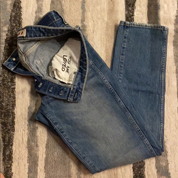 AMO Tomboy Relaxed Jeans - Picture 7 of 13